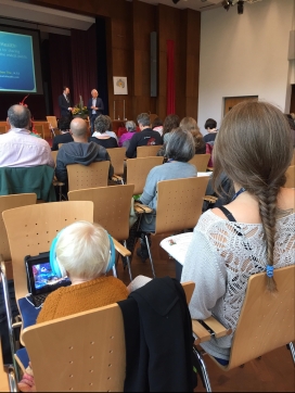 Sebastian er med på sin første Kinesiologi-konferanse (IKC konferanse i Tyskland 2017)